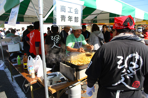 油谷地区の団体・事業者が、バザーを多数出店