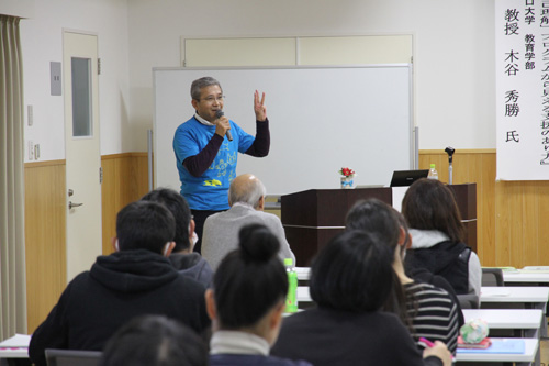 主催者を代表して前田さんがあいさつ