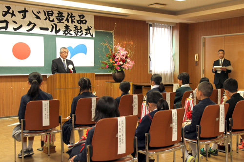 「みすゞさんの感性を受け継いでいってほしい」と松浦教育長