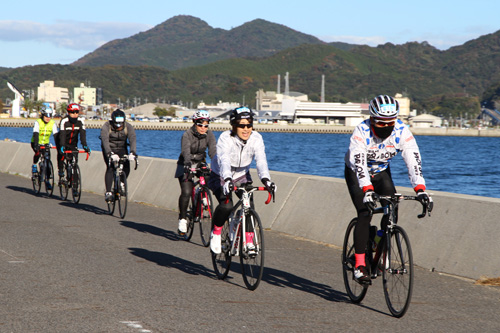 長門市の青い海を臨みながら