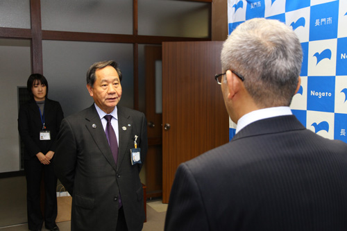 大西市長は、「県下の活動の模範となる活動」と称えた