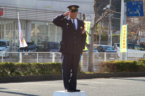 署員に対して訓示を述べた篠原正博警察署長