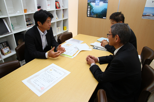 地域連携した6次産業化の取り組みについて話す株式会社63Dnetの末永裕治代表取締役社長