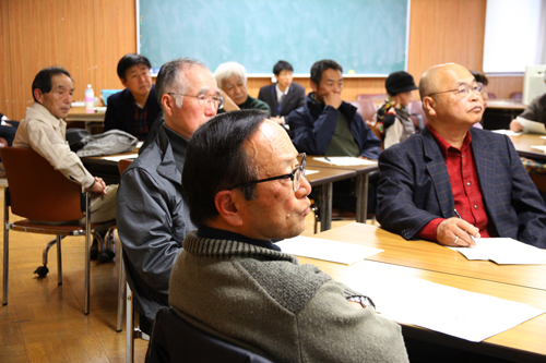 自分たちの地域に活かせることはないかを熱心に聴き入る聴講者たち