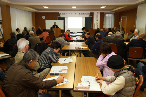 自治会やまちづくり協議会の約40名が参加した