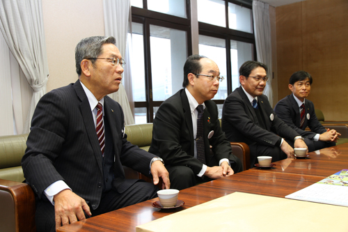 萩山口信用金庫では、来年創立100周年を迎えるため来年2月にながとブルーエンジェルスとイベントを企画中だという