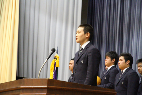 花園出場に向けて意気込みを述べる末次遥人主将
