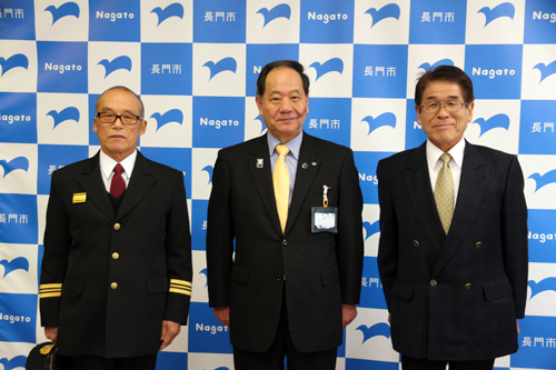 新たに消防団長に任命された村部さん（写真左）と退任された流田さん（写真右）