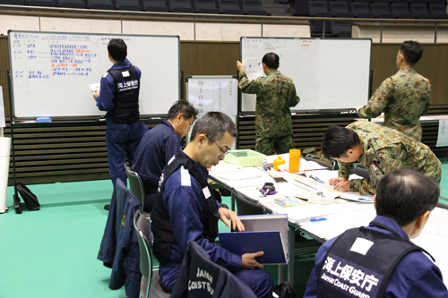 陸上自衛隊や海上保安庁など11機関が参加。連携の強化を図る