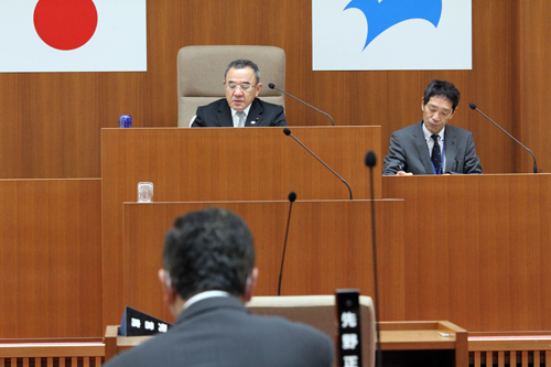議長報告や行政報告が行われた