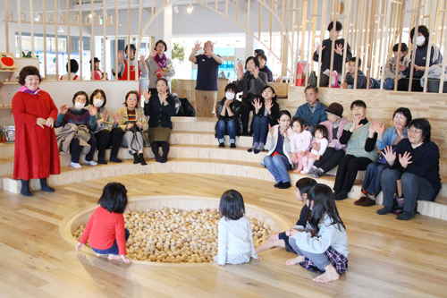 あっという間に手話が上達する来場者たち