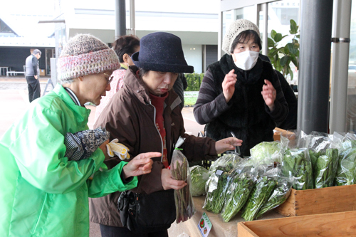 出荷者との距離が近く、会話も弾む