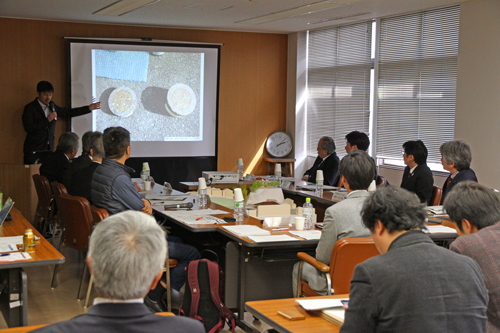 長門湯本温泉街に設置物は、現地の自然光の中で、色あいなどを決定