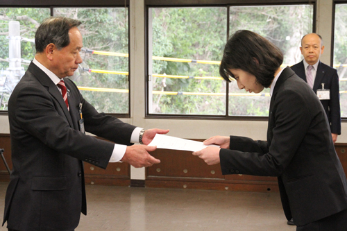 新規採用職員に辞令が交付
