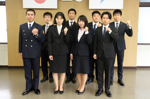 4月1日付で新規採用された8人の職員