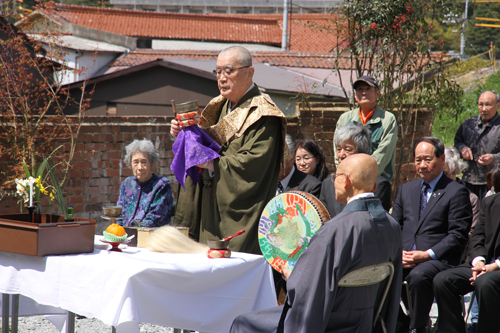 大寧寺の岩田住職が解体工事の安全と湯本温泉の発展を祈願