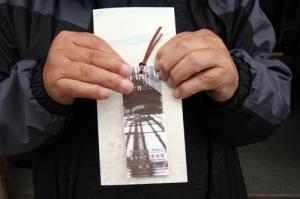 下関市からきた男性が記念すべき入館券1番目を獲得
