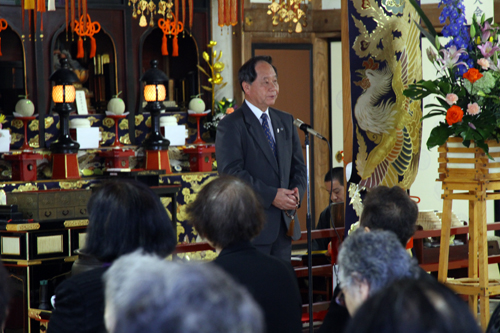 大西市長があいさつで、「この催しがいつまでも続いてほしい」と述べる