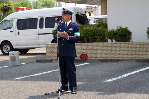 長谷川長門警察署長が「事故が起きないように交通安全に取り組んでいきましょう」とあいさつしました