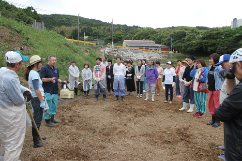 地元住民や山口県立大学の学生ら約50人が参加