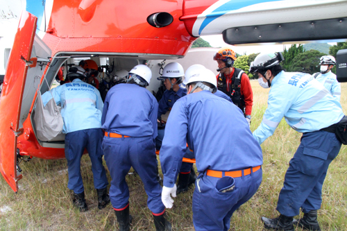 土砂災害が発生して野波瀬地区が孤立したことを想定した訓練が実施されました