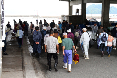 訓練では地域住民や関係者合わせて３３６人が参加しました