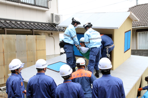 倒壊家屋からの救出訓練が実施されました