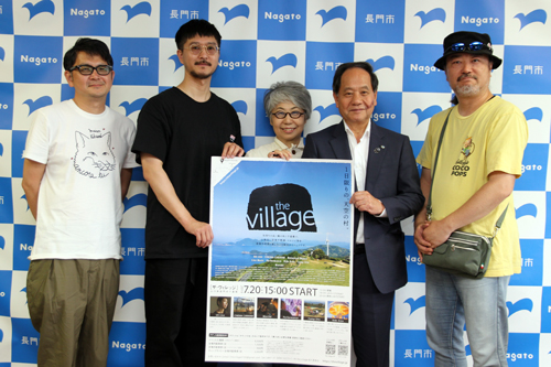 今夏に千畳敷で開催するイベント「village」のPRに訪れた実行委員会のメンバー