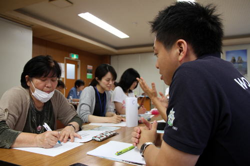 通訳をする難しさや話した側の不安な気持ちなどを実際に体験するなどしました