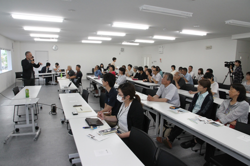 NPO人と木の会員や林業関係者ら約50人が聴講に訪れた