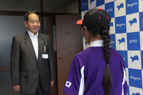 「暑い時期なので、体調管理に気を付けてください」と大西市長