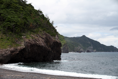 青海島海水浴場は、青海島の北側に位置する、自然豊かな海水浴場