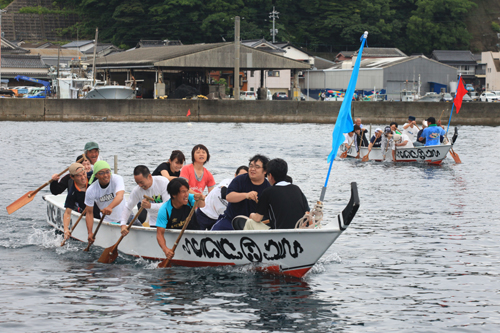 恒例の和船競漕大会も実施された