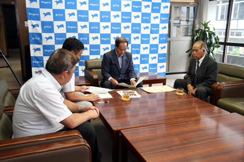 大西市長は「こういった継続した活動が表彰されることはみなさんの励みにも」と称賛