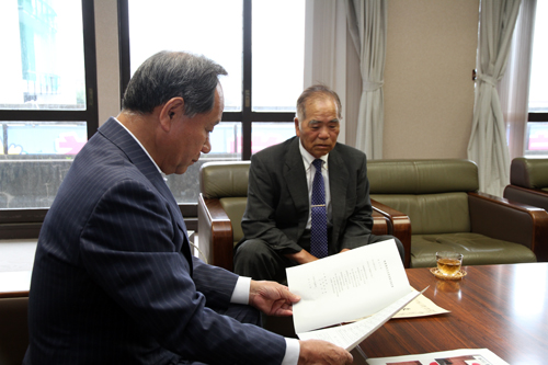「私たちの活動で１人でも多くの人がごみを捨てないという意識をもってもらえるように」と新谷勇会長