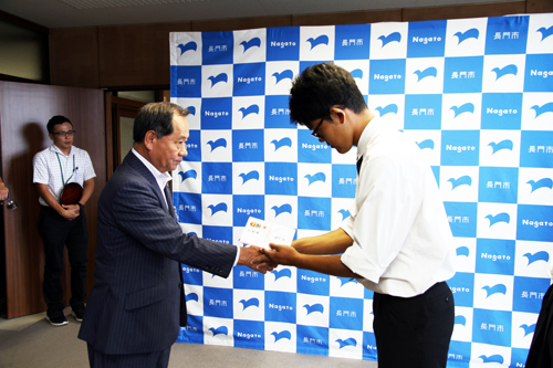 大西市長は「日頃の努力の結果として全国への切符をつかんだこと大変嬉しいこと」と語りました