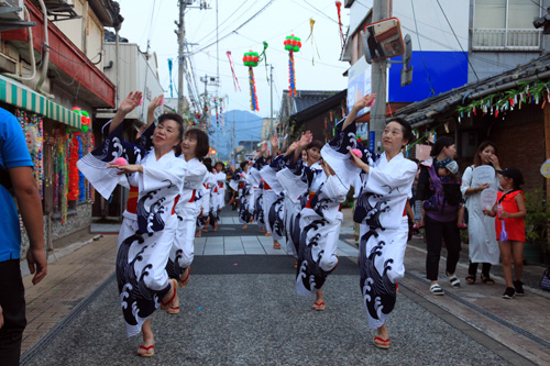 市内団体によるみすゞ音頭総踊り