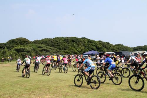 県内外から約600人が出場しました