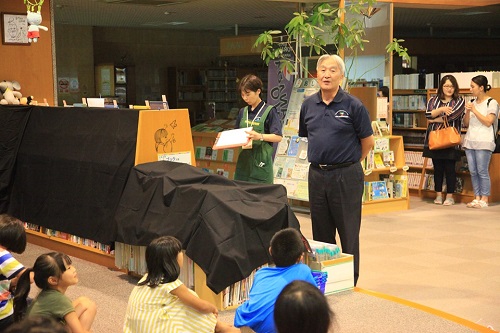 「もっと本を好きに、図書館を好きになってほしい」と濱野館長