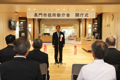 「市民にずっと愛され、親しまれる庁舎になってほしい」と大西市長