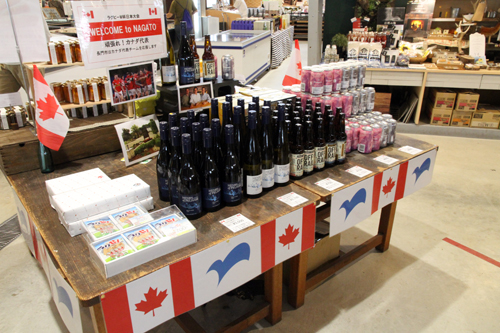 カナダ産のワイン（白、赤）、クラフトビール（缶、ボトル）の計６種類が販売