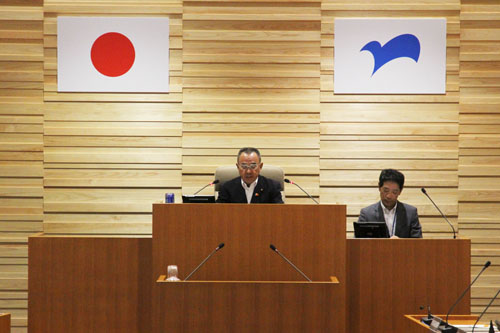 「市民の意見を十分に反映された政策や条例が生まれることを期待しています」と武田議長