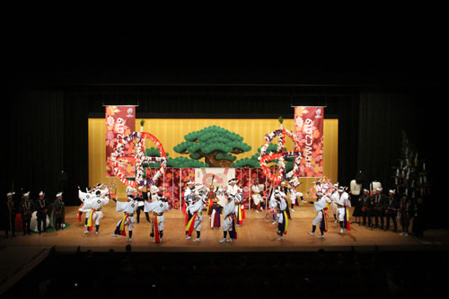 県指定無形民俗文化財の湯本南条踊を披露