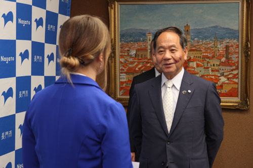 「国際交流の推進の役割は大きい」と期待を寄せる大西市長