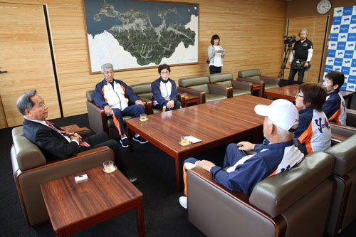 「代表としてしっかりとボールをつなぎながらみんなで戦い、勝ち進みたい」と意気込みを語りました