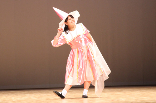見習い魔女マジョリカを演じる中村心美さん