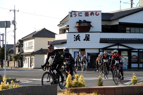 食と景色を楽しみ道の駅センザキッチンにゴール