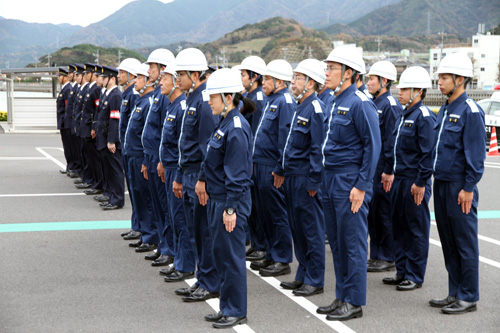 仙崎海上保安部職員など約６０人が参加