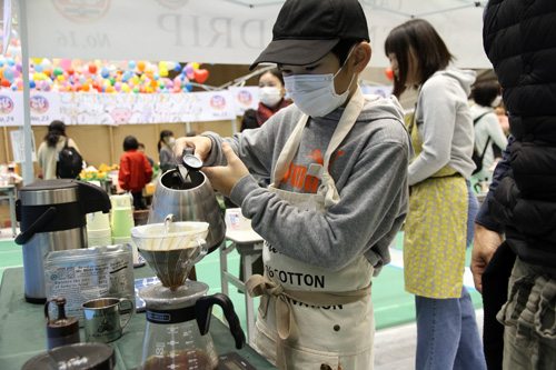 ハローワークで希望の職業を選択し、各店舗に参加