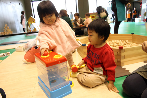 同時開催のわいわいフェスタには多くの子どもが集まる